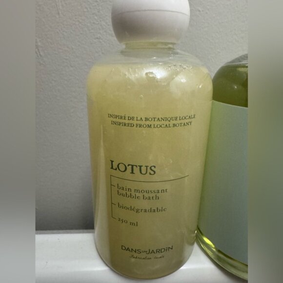 Dans Un Jardin LOTUS Bath and Body bundle - Picture 2 of 4